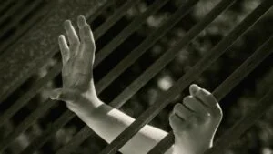 Dreaming that a married person is trapped inside a cage