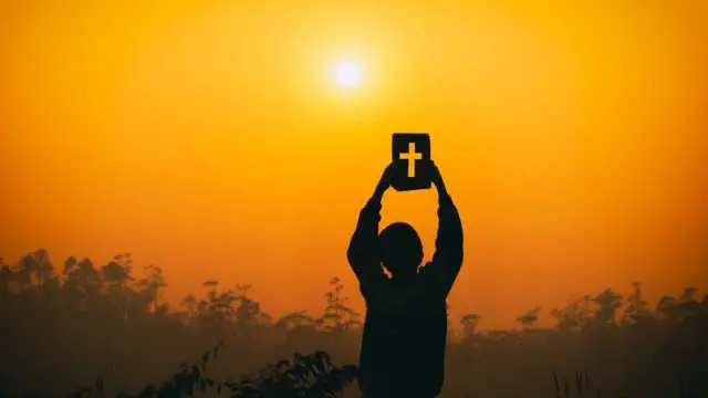 11 Biblical Meaning of Dreaming of Praying